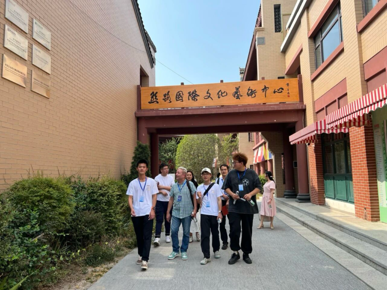 Full Moon over Mid-Autumn, Sharing Fu Tea | Foreign Experts in Shaanxi Visit the Silk Road International Cultural and Art Center