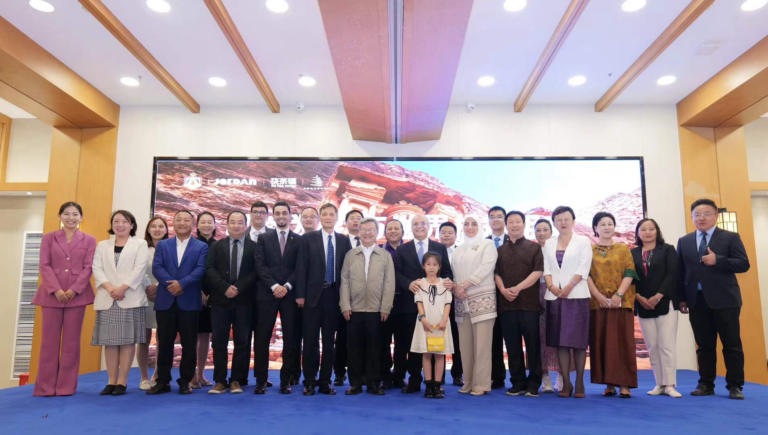 Tea as a Medium · Getting to Know and Interact with the World – The ‘Appointment with You’ Jordanian Cultural and Artistic Sharing Event was Successfully Held.Apple